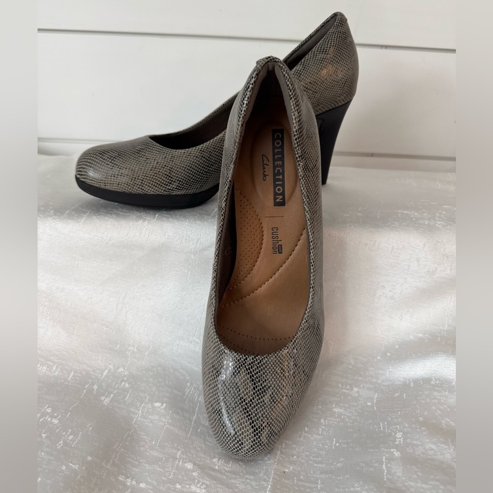 Clarks Women's Gray Snakeskin Heels - Picture 3 of 9